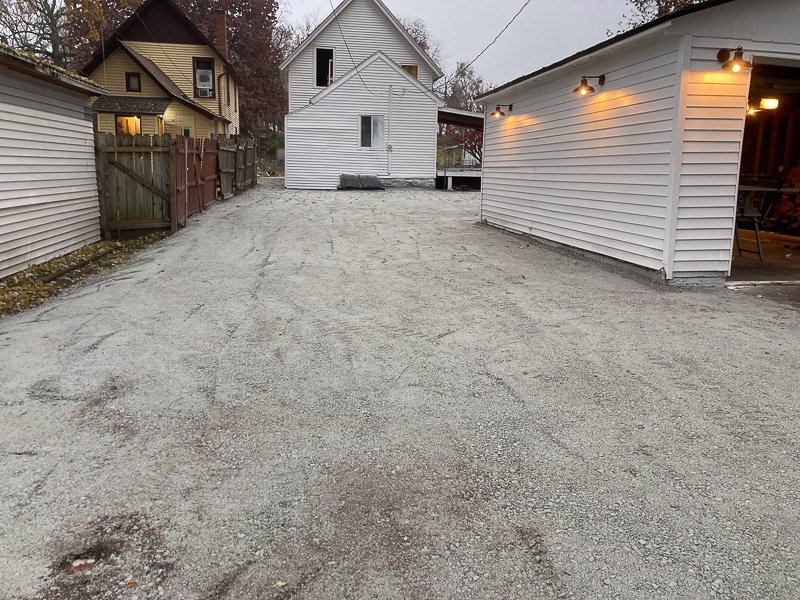 gravel-driveway-quad-cities-ia-il-after-installation-qc-gravel-pros_800-22