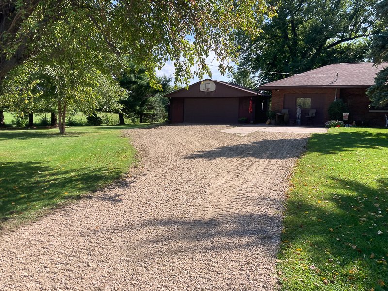 gravel-driveway-quad-cities-ia-il-resurfacing-after-qc-gravel-pros_800-71